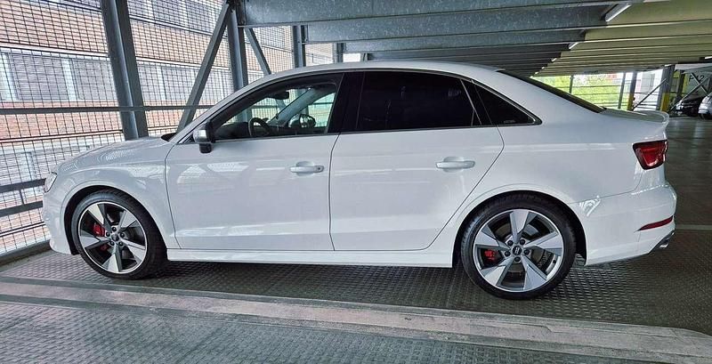 Weiß Gebraucht 2018 Audi S3 Limousine | 30.950 € (Superpreis) - Bild 1/4
