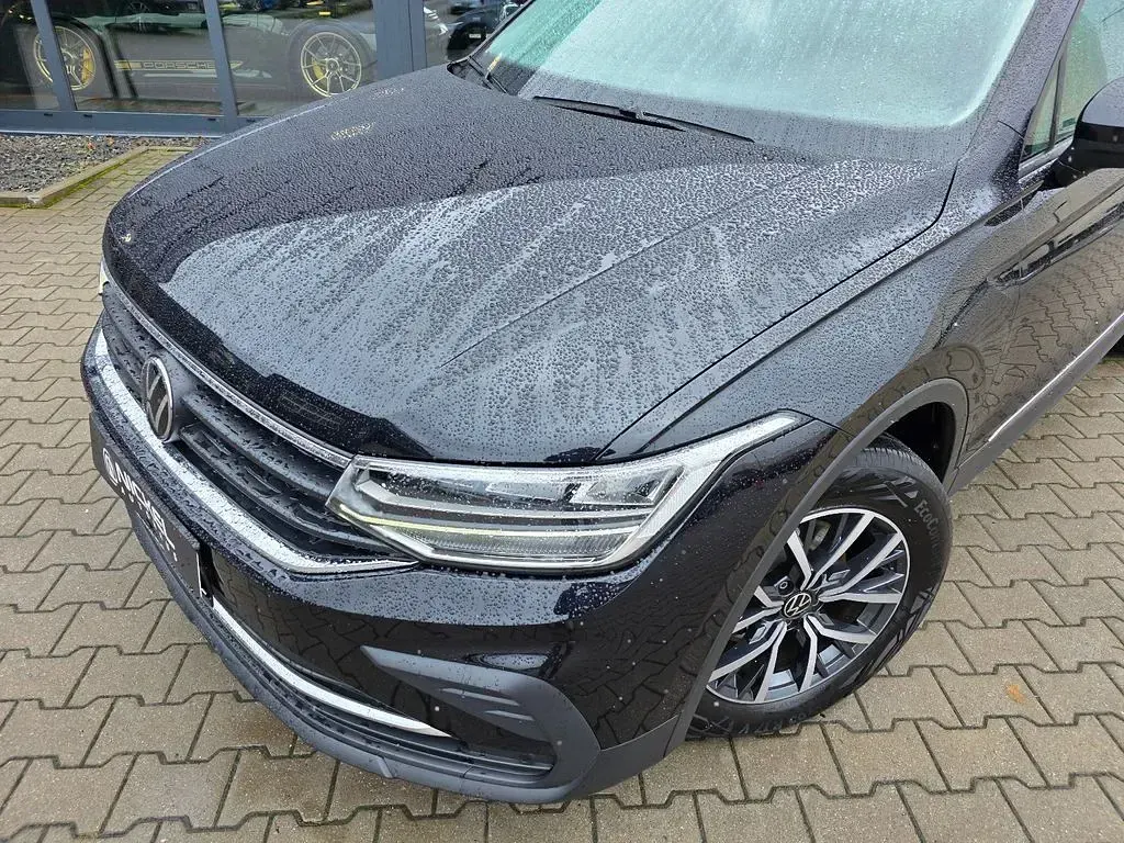 Gebraucht VW Tiguan Life 150 PS (110 kW) 2023 Schwarz SUV
