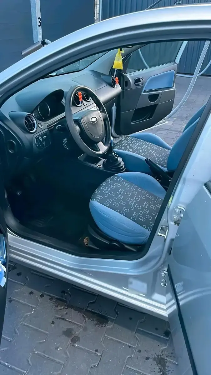 Gebraucht Ford Fiesta 80 PS (58 kW) 2005 Silber Kleinwagen