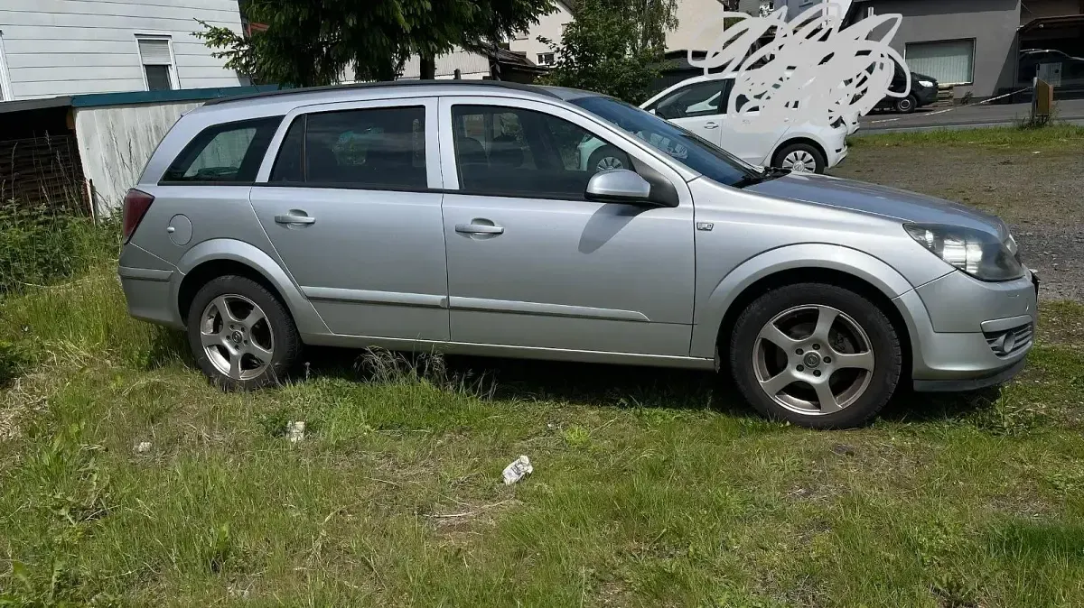 Używany Opel Astra 105 KM (77 kW) 2005 Srebrny Kombi