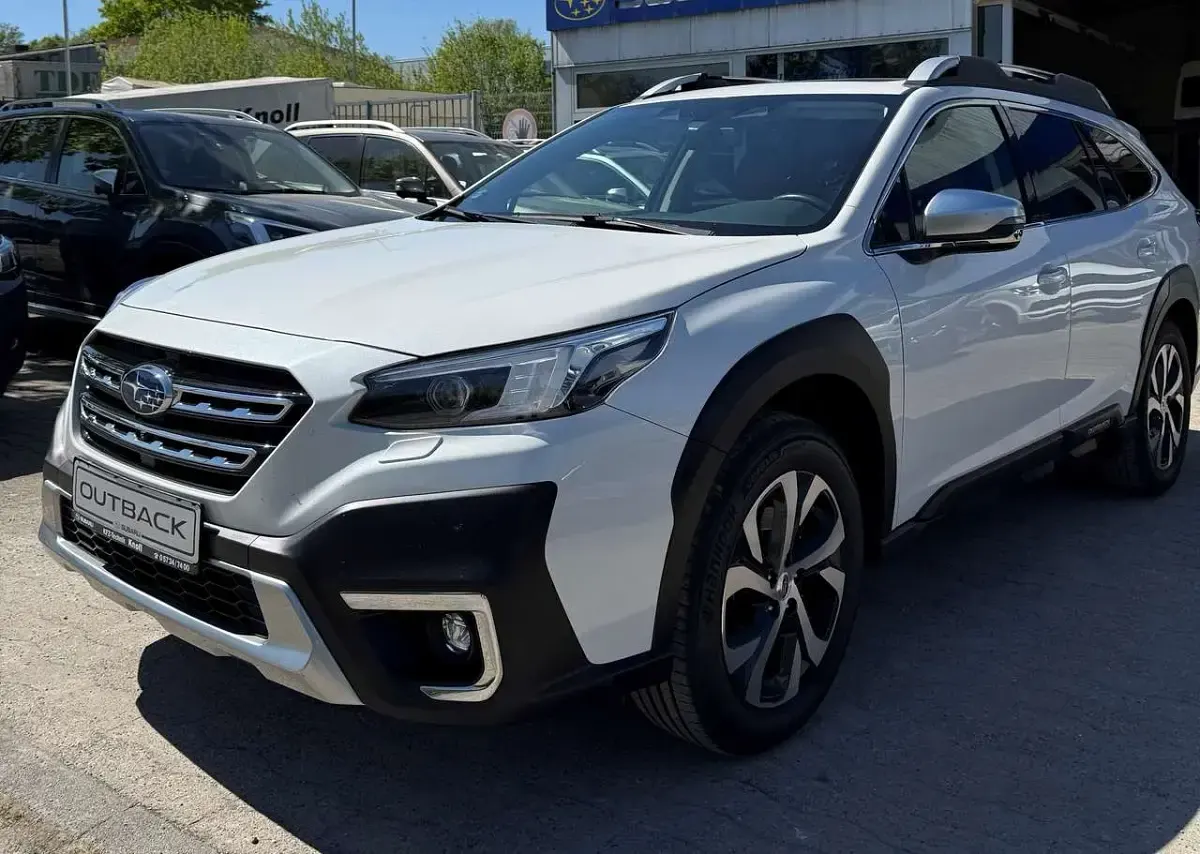 Gebraucht Subaru Outback Platinum 169 PS (124 kW) 2022 Crystal white Kombi