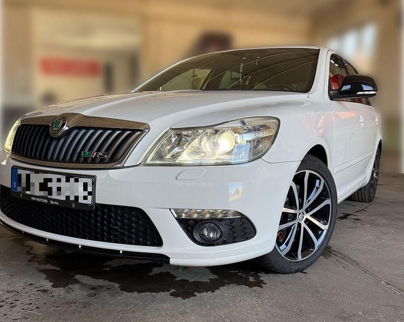 Weiß Gebraucht 2012 Skoda Octavia RS Kombi | 9.850 € (Guter Preis) - Bild 1/4