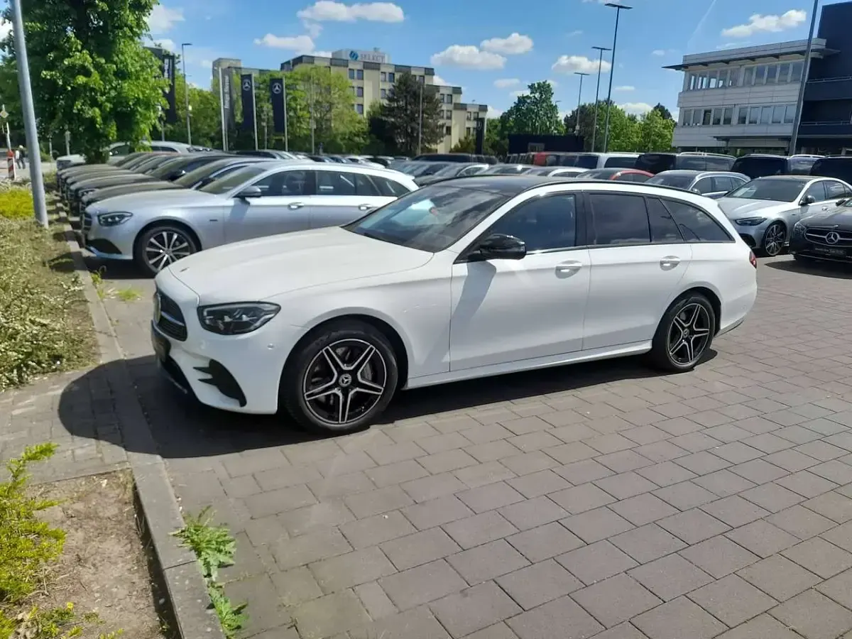 Gebraucht Mercedes E300 Edition 311 PS (228 kW) 2022 Weiß Kombi