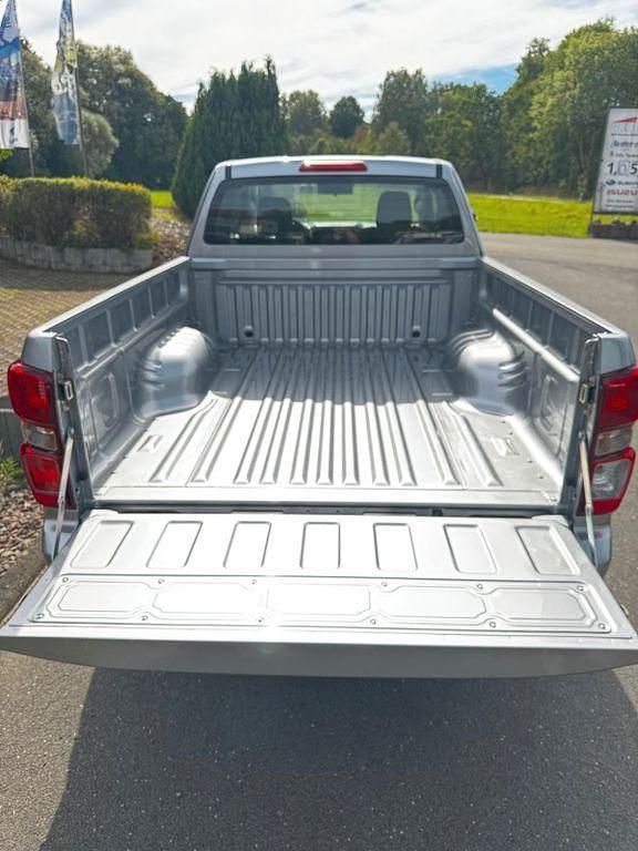 Neu Isuzu D-Max 163 PS (119 kW) 2025 Silber Abholung
