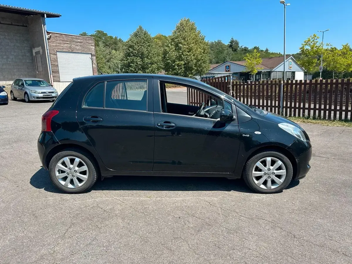 Gebraucht Toyota Yaris 90 PS (66 kW) 2008 Schwarz Kleinwagen