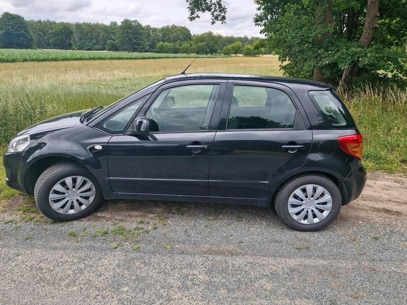Schwarz Gebraucht 2009 Suzuki SX4 SUV | 3.150 € (Guter Preis) - Bild 1/4