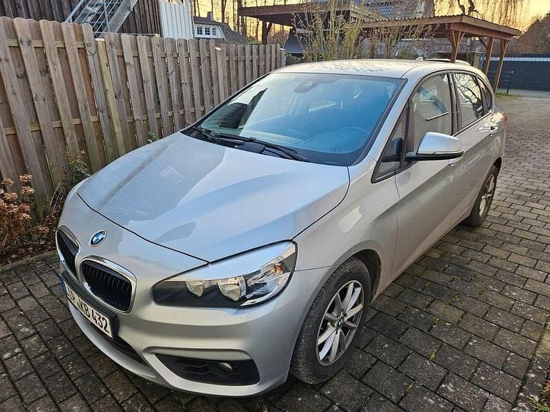 Grau Gebraucht 2014 BMW 218 Active Tourer Advantage Van / Kleinbus | 9.900 € (Fairer Preis) - Bild 1/4