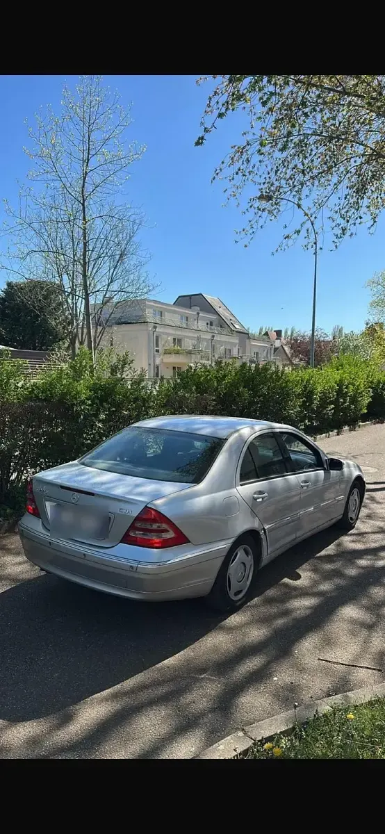 Second-hand Mercedes C220 145 CP (106 kW) 2001 Argintiu Berlinǎ