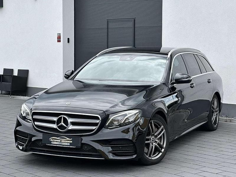 Schwarz Gebraucht 2018 Mercedes E220 AMG Kombi | 24.900 € (Guter Preis) - Bild 1/4