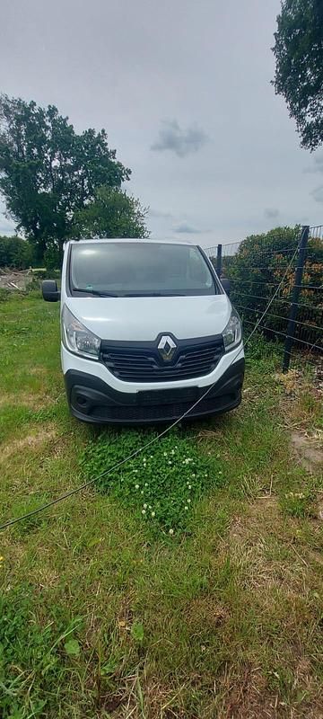 Weiß Gebraucht 2018 Renault Traffic Van / Kleinbus | 9.000 € - Bild 1/4