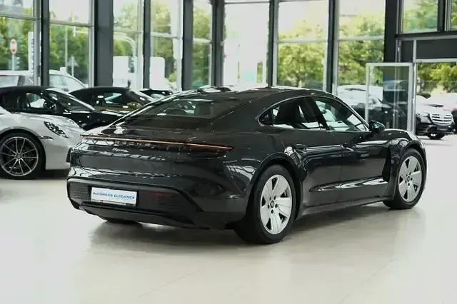 Gebraucht Porsche Taycan 350 kW (476 PS) 2021 Vulkangraumetallic Kleinwagen