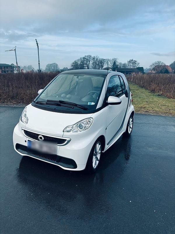 Weiß Gebraucht 2014 Smart ForTwo Coupé Passion Coupé | 5.315 € - Bild 1/4