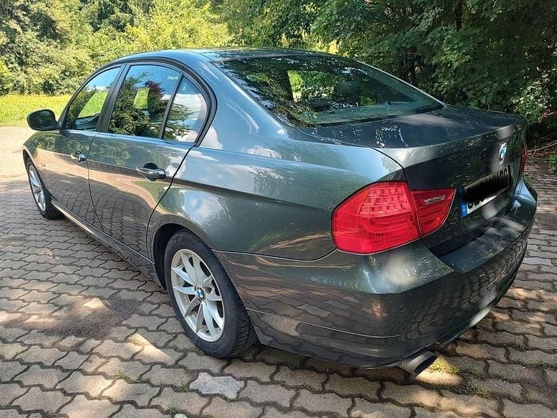 Second-hand BMW 320 170 CP (125 kW) 2010 Gri Berlinǎ