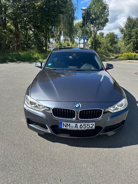 Grau Gebraucht 2015 BMW 320 M Sport Limousine | 14.090 € (Superpreis) - Bild 1/4