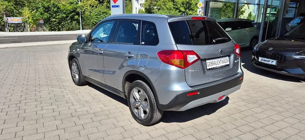 Gebraucht Suzuki Vitara Comfort 120 PS (88 kW) 2018 Grau SUV