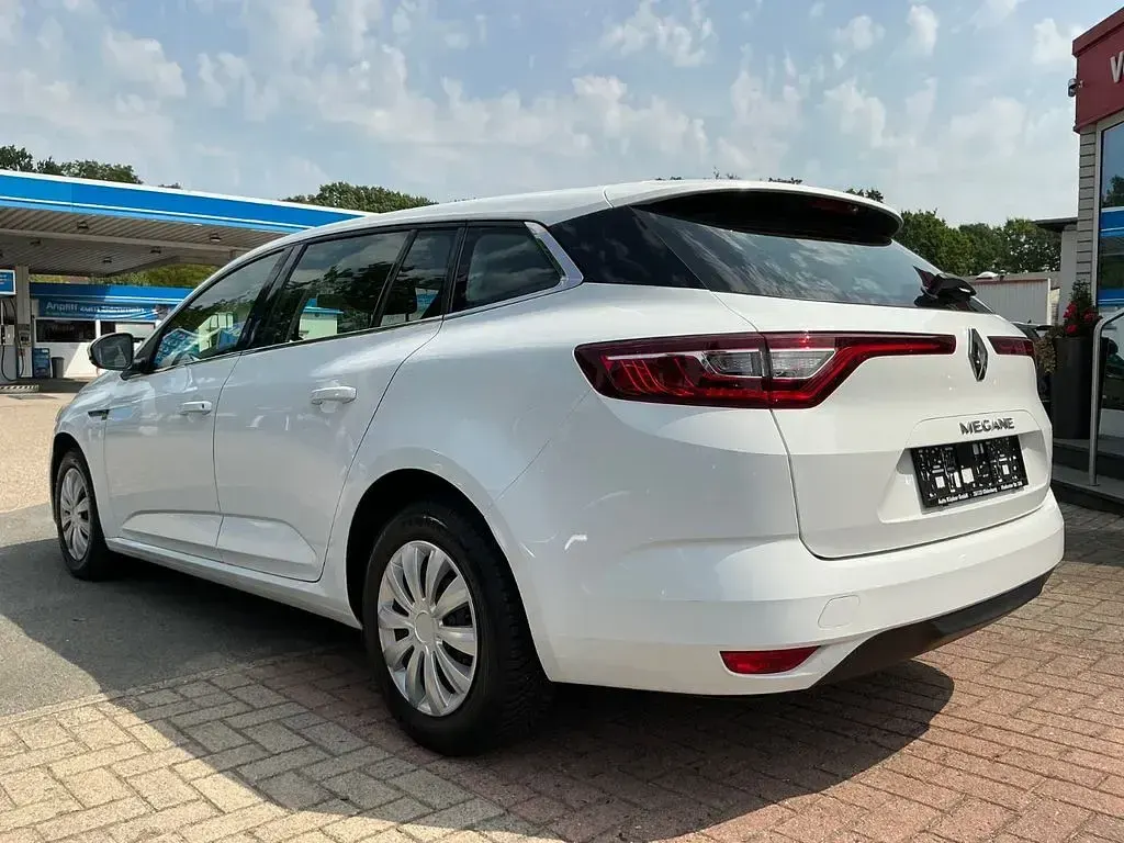 Gebraucht Renault Mégane IV Life 116 PS (85 kW) 2019 Weiß Limousine