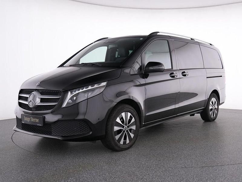 Schwarz Gebraucht 2023 Mercedes V250 Van / Kleinbus | 59.985 € (Fairer Preis) - Bild 1/4