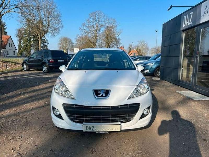 Gebraucht Peugeot 207 Forever 92 PS (67 kW) 2012 Weiß Limousine