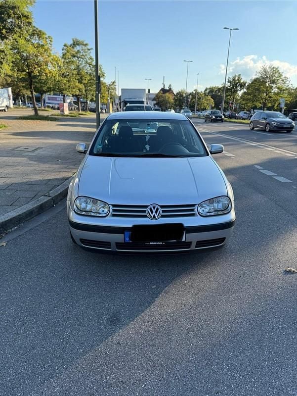 Silber Gebraucht 2002 VW Golf IV Kleinwagen | 2.290 € (Etwas zu teuer) - Bild 1/4