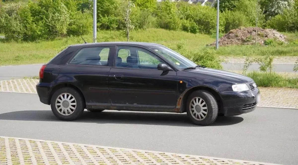 Gebraucht Audi A3 90 PS (66 kW) 1999 Schwarz Kleinwagen