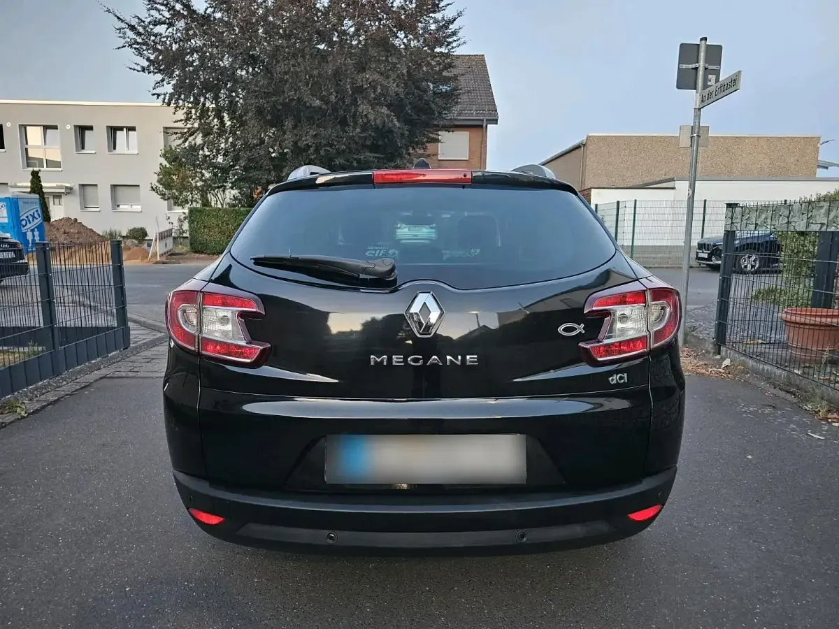 Gebraucht Renault Mégane GrandTour 105 PS (77 kW) 2011 Schwarz Kombi
