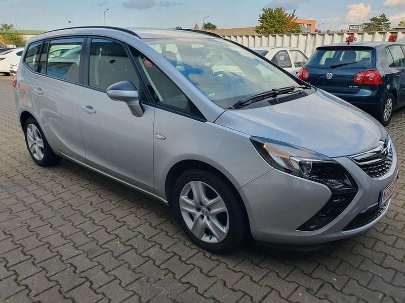Silber Gebraucht 2016 Opel Zafira Tourer Edition Van / Kleinbus | 7.490 € (Fairer Preis) - Bild 1/4