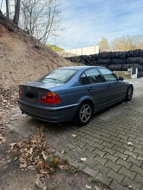 Gebraucht BMW 316 115 PS (84 kW) 2001 Blau Limousine