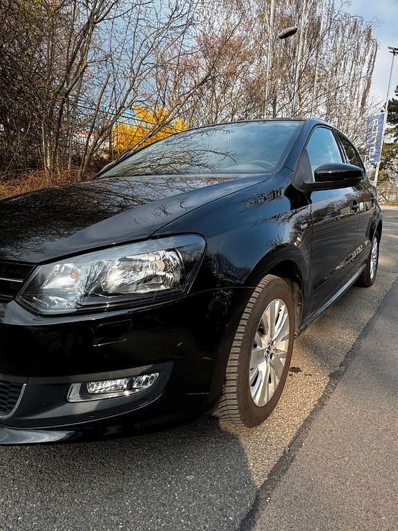 Gebraucht VW Polo Life 60 PS (44 kW) 2013 Schwarz Kleinwagen