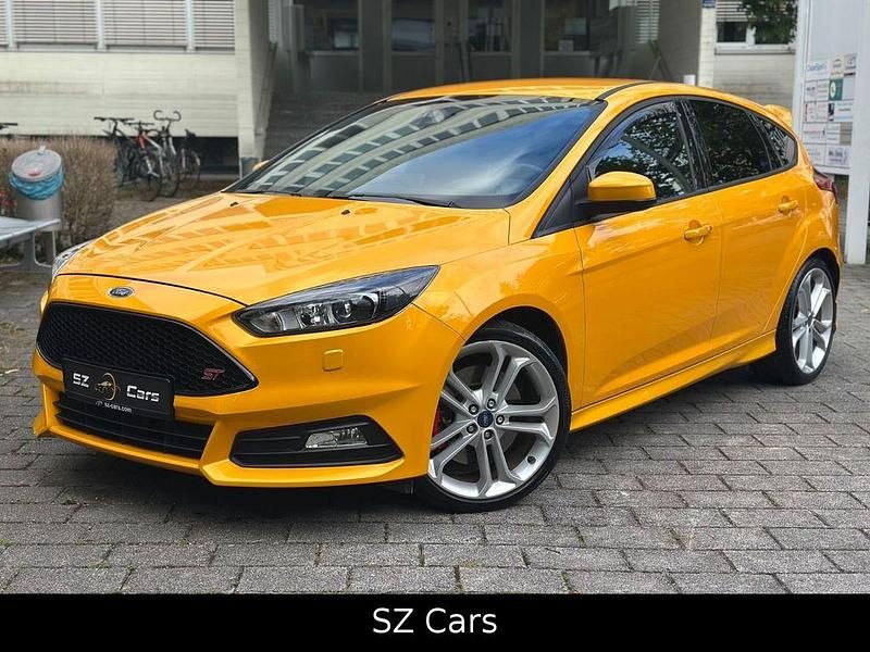 Gelb Gebraucht 2018 Ford Focus ST Limousine | 17.400 € (Guter Preis) - Bild 1/4