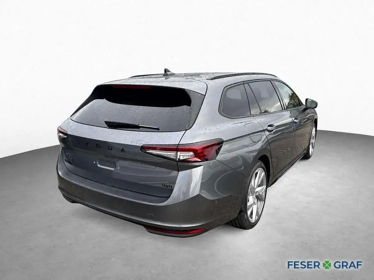 Neu Skoda Superb Suite 265 PS (194 kW) 2026 Graphitegrau metallic Kombi