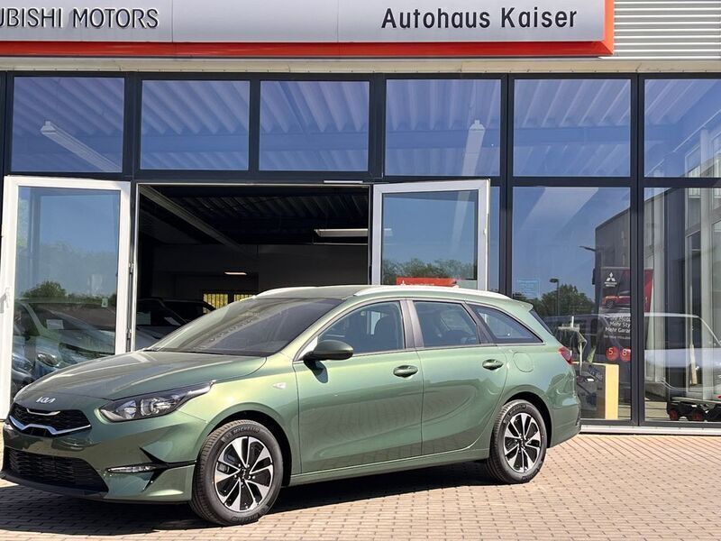 Grün Neu 2025 Kia Ceed Sportswagon Vision Kombi | 24.399 € (Superpreis) - Bild 1/4