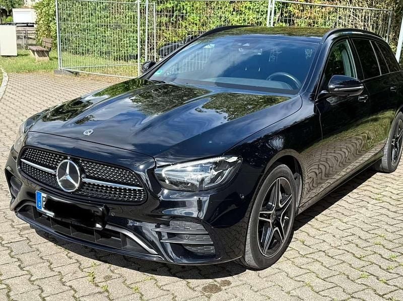 Schwarz Gebraucht 2022 Mercedes E300 AMG Kombi | 33.800 € (Superpreis) - Bild 1/4