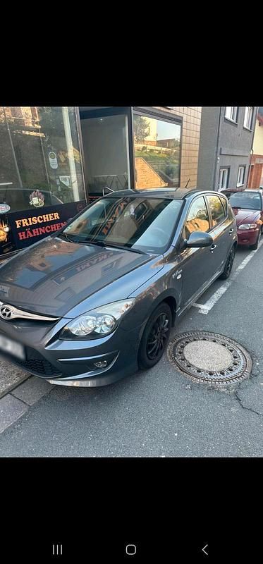 Gebraucht Hyundai i30 105 PS (77 kW) 2011 Grau Kleinwagen