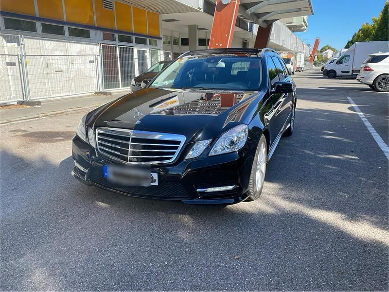 Schwarz Gebraucht 2013 Mercedes E250 Kombi | 15.200 € (Guter Preis) - Bild 1/4