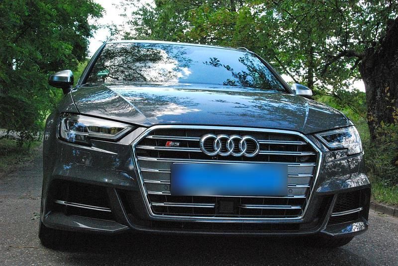 Gebraucht Audi S3 300 PS (220 kW) 2019 Grau Limousine