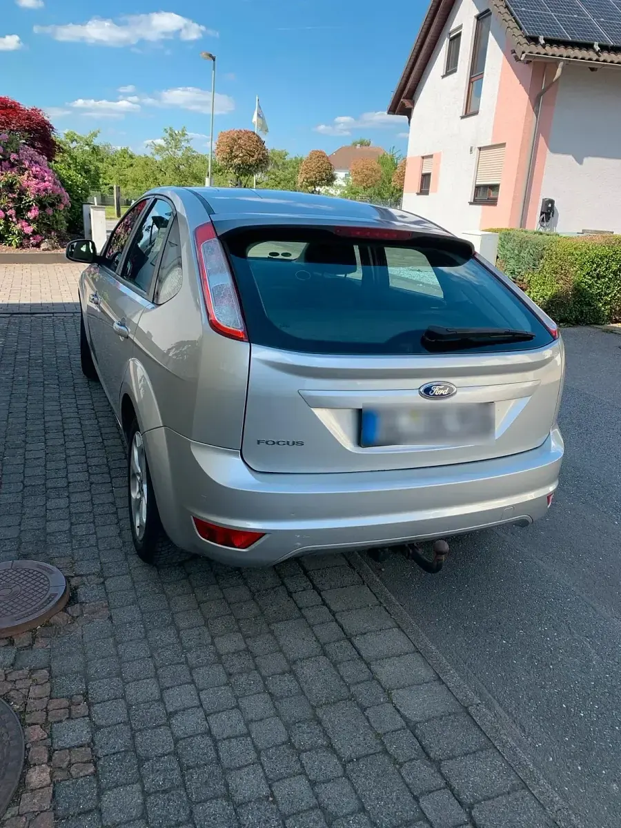 Gebraucht Ford Focus 105 PS (77 kW) 2010 Silber Coupé