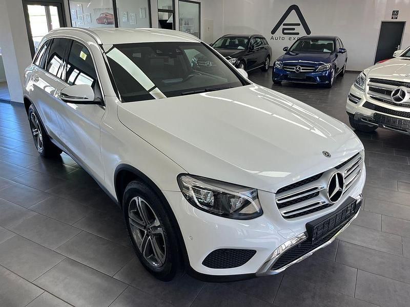 Polarweiss Gebraucht 2018 Mercedes GLC250 AMG SUV | 25.999 € (Guter Preis) - Bild 1/4