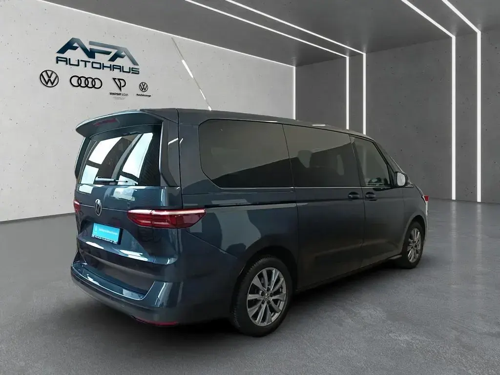 Gebraucht VW Multivan Life 150 PS (110 kW) 2024 Blau Van / Kleinbus