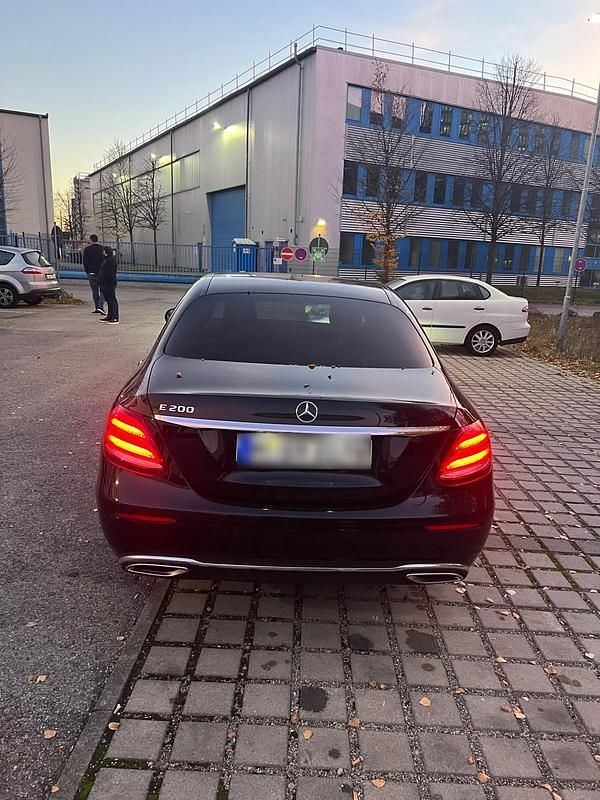 Gebraucht Mercedes E200 Avantgarde 184 PS (135 kW) 2018 Schwarz Limousine