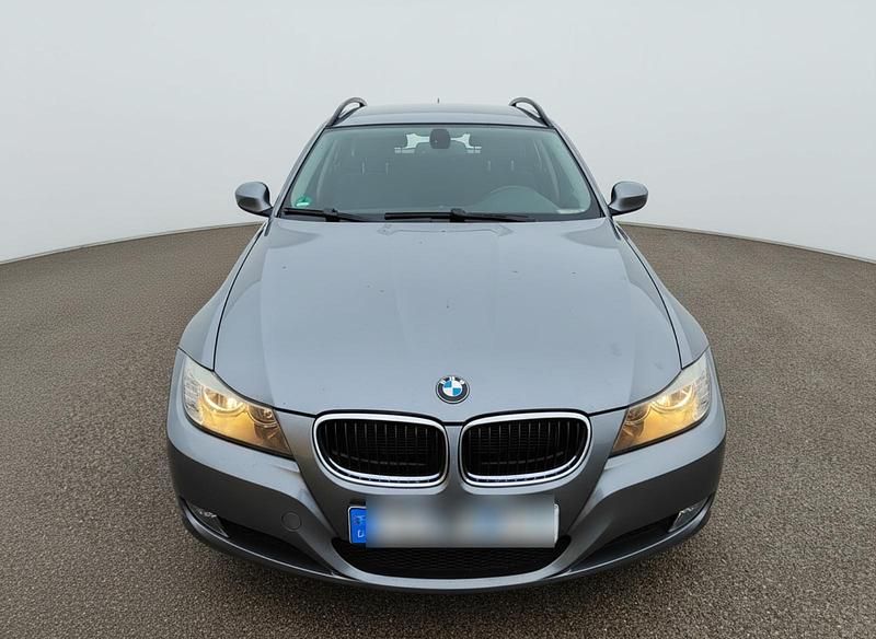 Grau Gebraucht 2009 BMW 318 Kombi | 1.999 € (Superpreis) - Bild 1/4