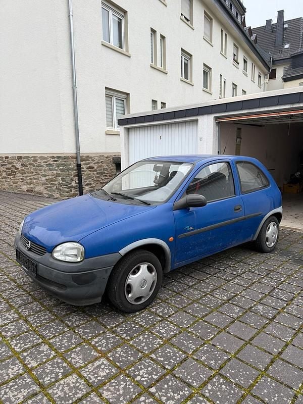 Blau Gebraucht 1998 Opel Corsa Kleinwagen | 900 € - Bild 1/4
