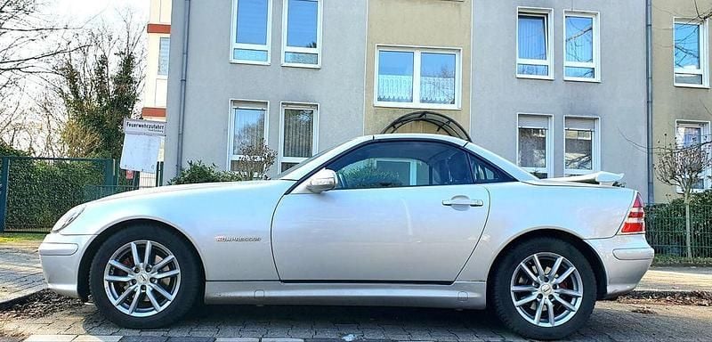 Gebraucht Mercedes SLK230 197 PS (144 kW) 2003 Silber Cabrio
