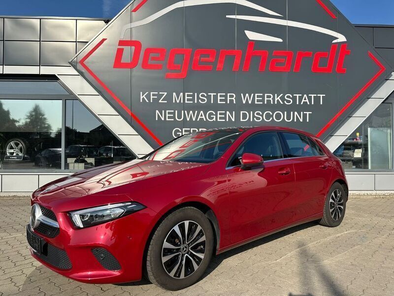 Gebraucht Mercedes A180 116 PS (85 kW) 2022 Rot Limousine