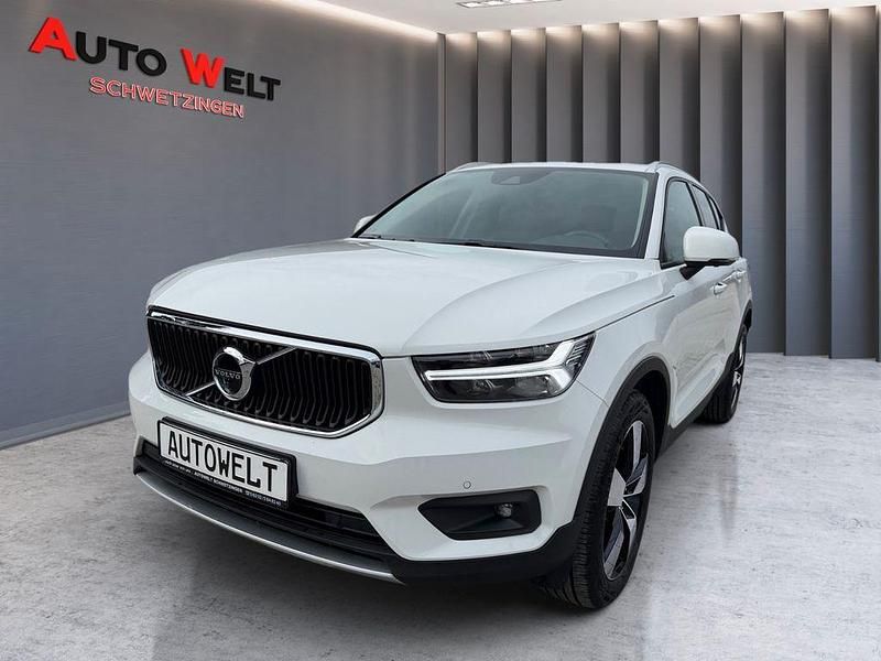 Weiß Gebraucht 2020 Volvo XC40 Momentum SUV | 29.990 € (Guter Preis) - Bild 1/4
