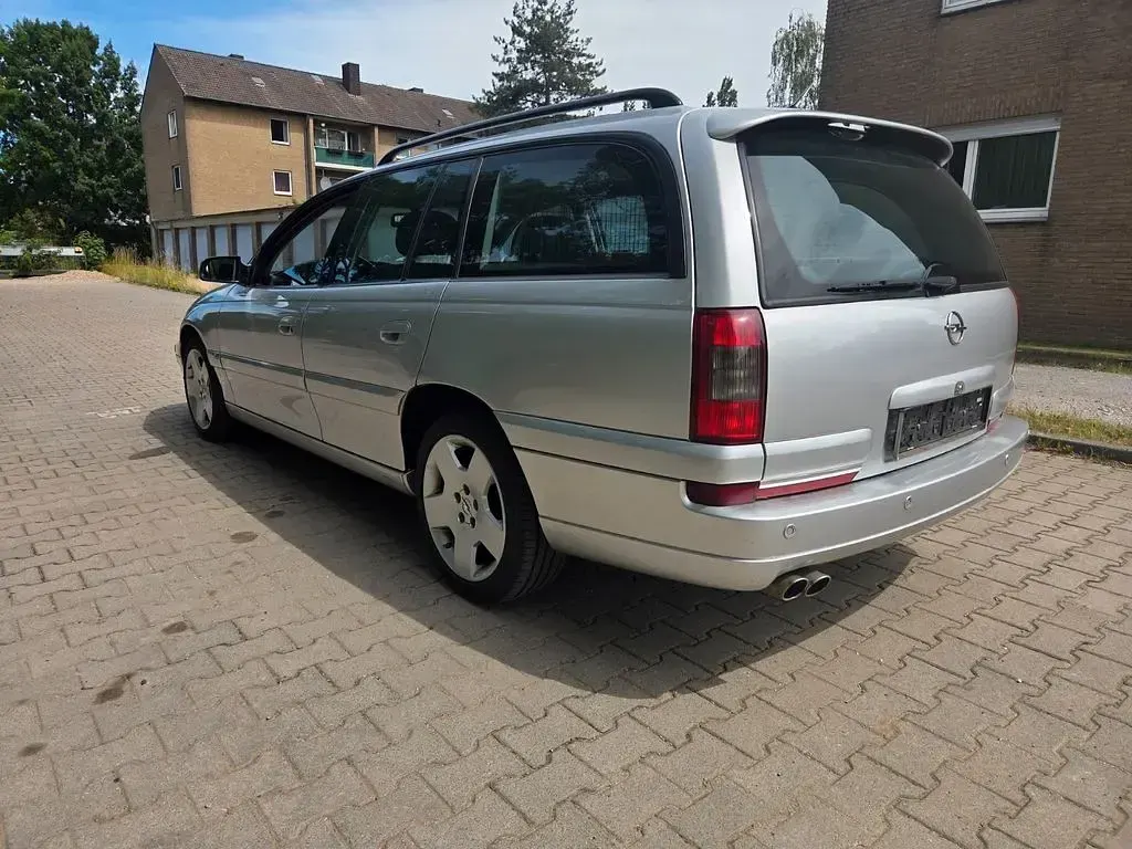 Gebraucht Opel Omega Edition 218 PS (160 kW) 2001 Silber Limousine