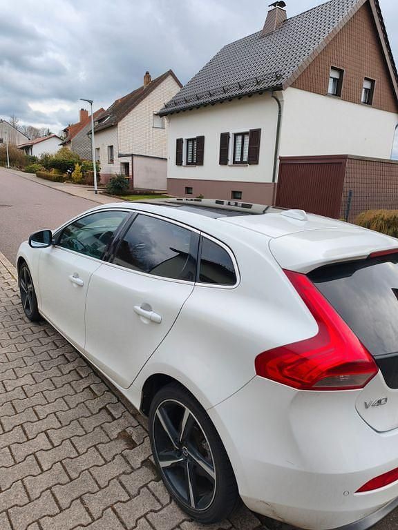 Gebraucht Volvo V40 R-Design 204 PS (150 kW) 2015 Weiß Limousine