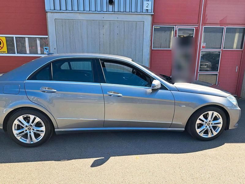Second-hand Mercedes E220 170 CP (125 kW) 2011 Gri Berlinǎ