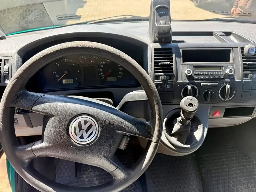 Second-hand VW Transporter 102 CP (75 kW) 2007 Verde Van
