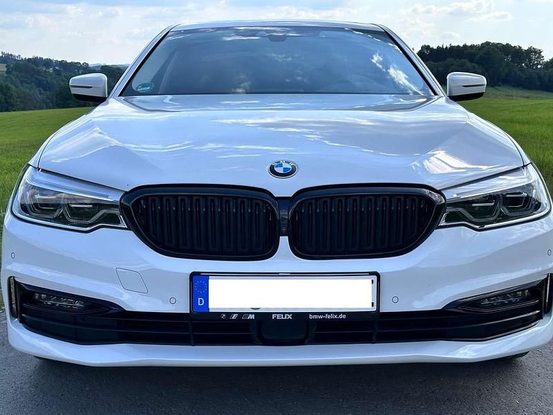 Weiß Gebraucht 2020 BMW 530e Luxury Line Limousine | 33.999 € (Etwas zu teuer) - Bild 1/4