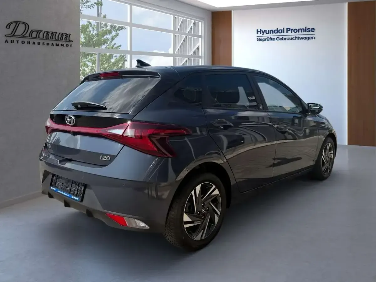 Gebraucht Hyundai i20 Edition 30 101 PS (74 kW) 2022 Aurora grey / met Kleinwagen